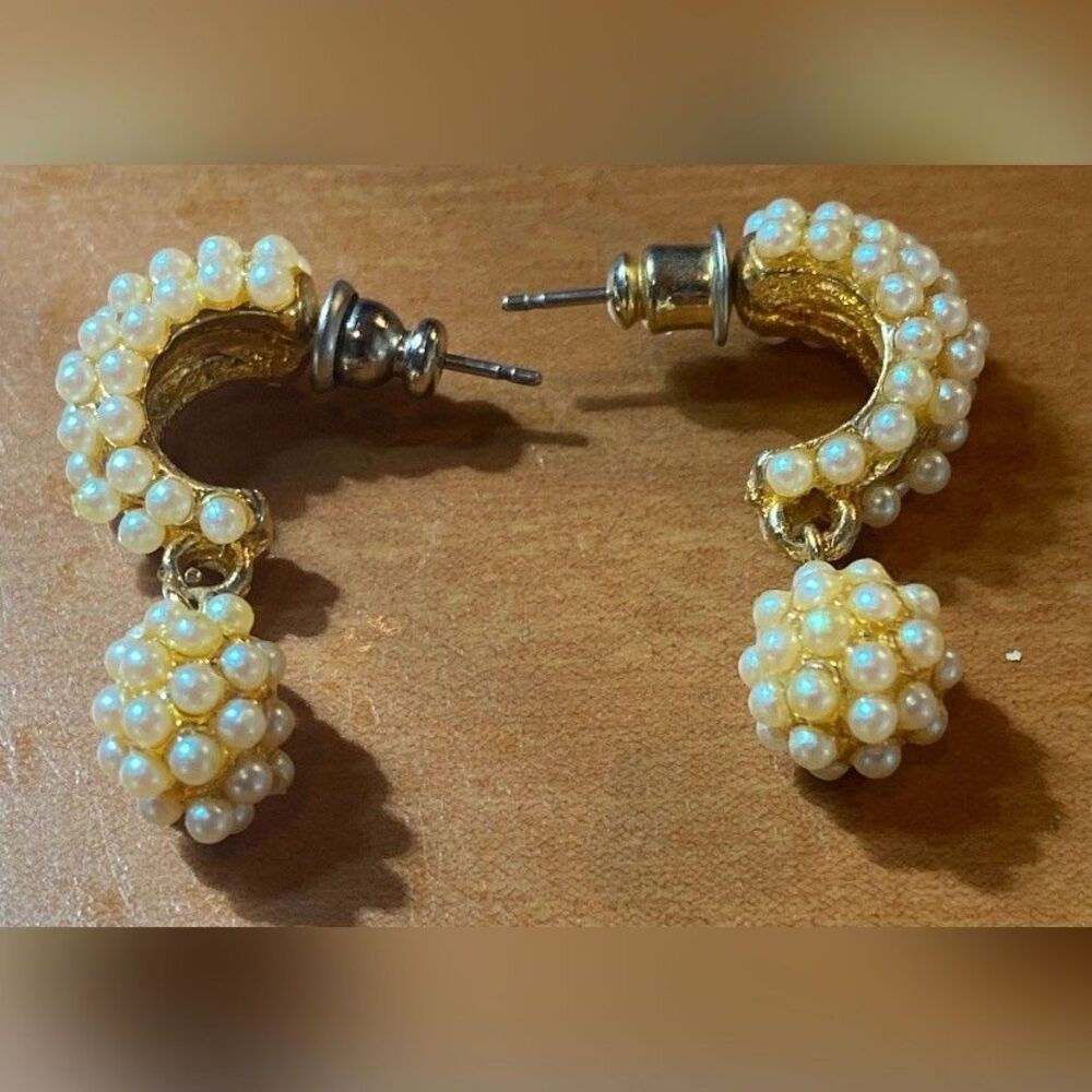 Gold Tone Faux Pearl Beaded Hoop Dangle Earrings Women’s 1 Inch Cluster Jewelry